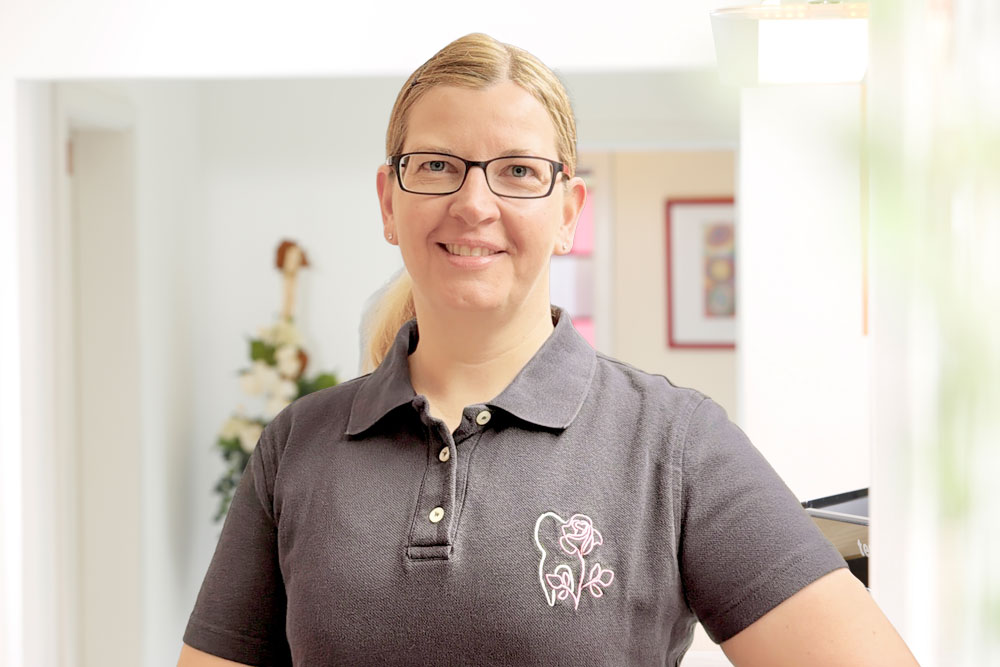 Zahnärztin Borgentreich - Dr. Sauer - Team - Portraitbild von Frau Stoppelkamp